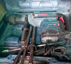 Heavy duty Bosch jackhammer / drilling machine