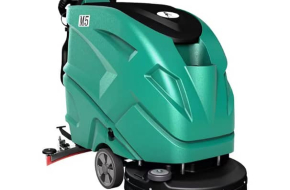 Auto scrubbing machine