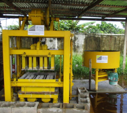 Block and Pave stone moulding machine