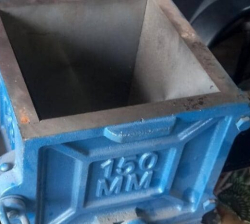 Concrete cube mould (cast)