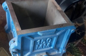 Concrete cube mould (cast)