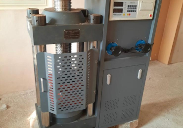 Cube crushing machine