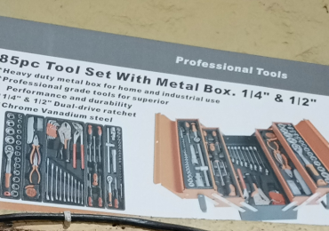 85pc toolset with metal box